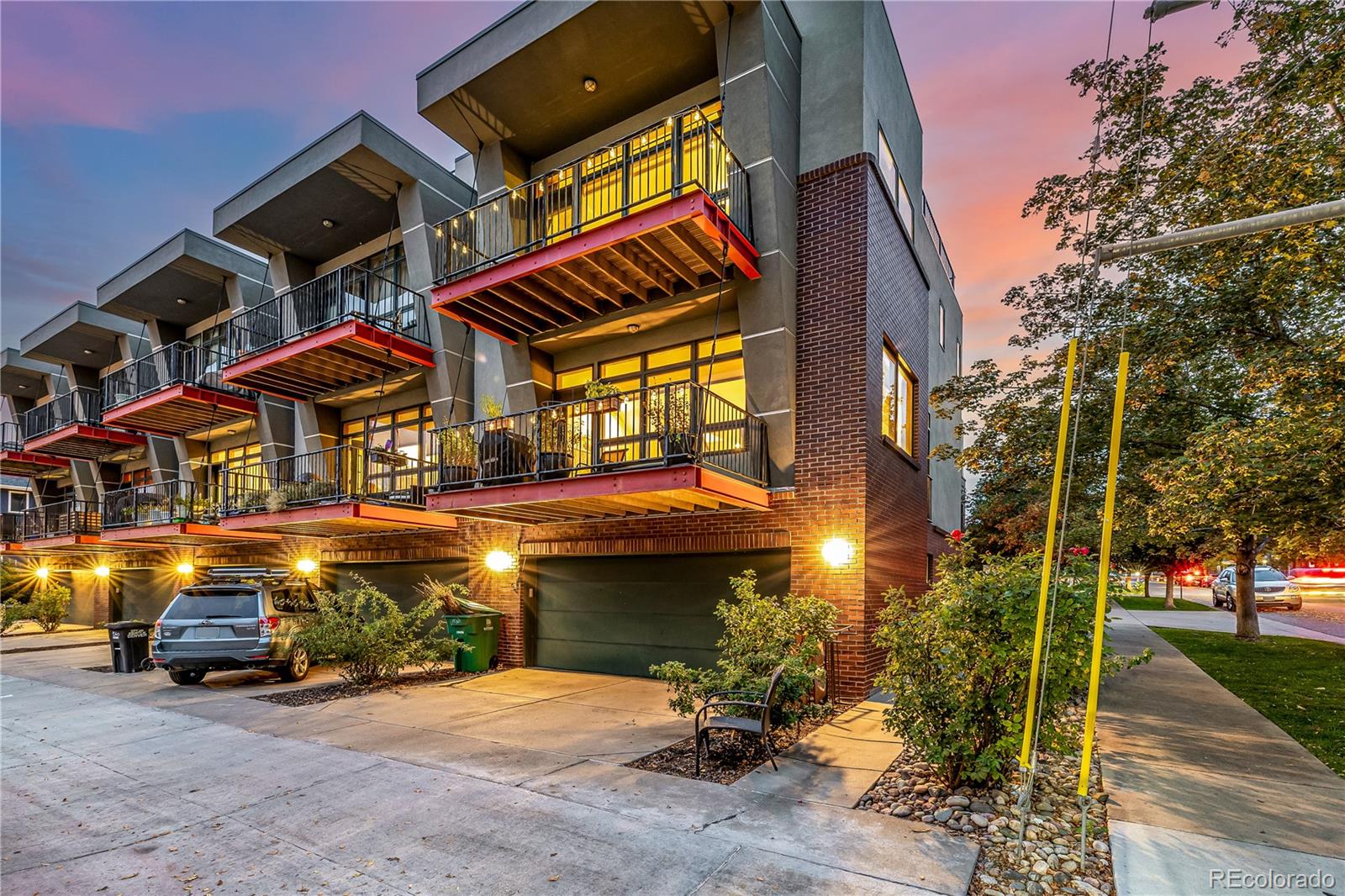 1550 W 37th Avenue