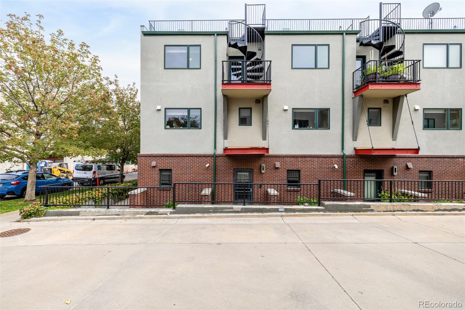 1550 W 37th Avenue