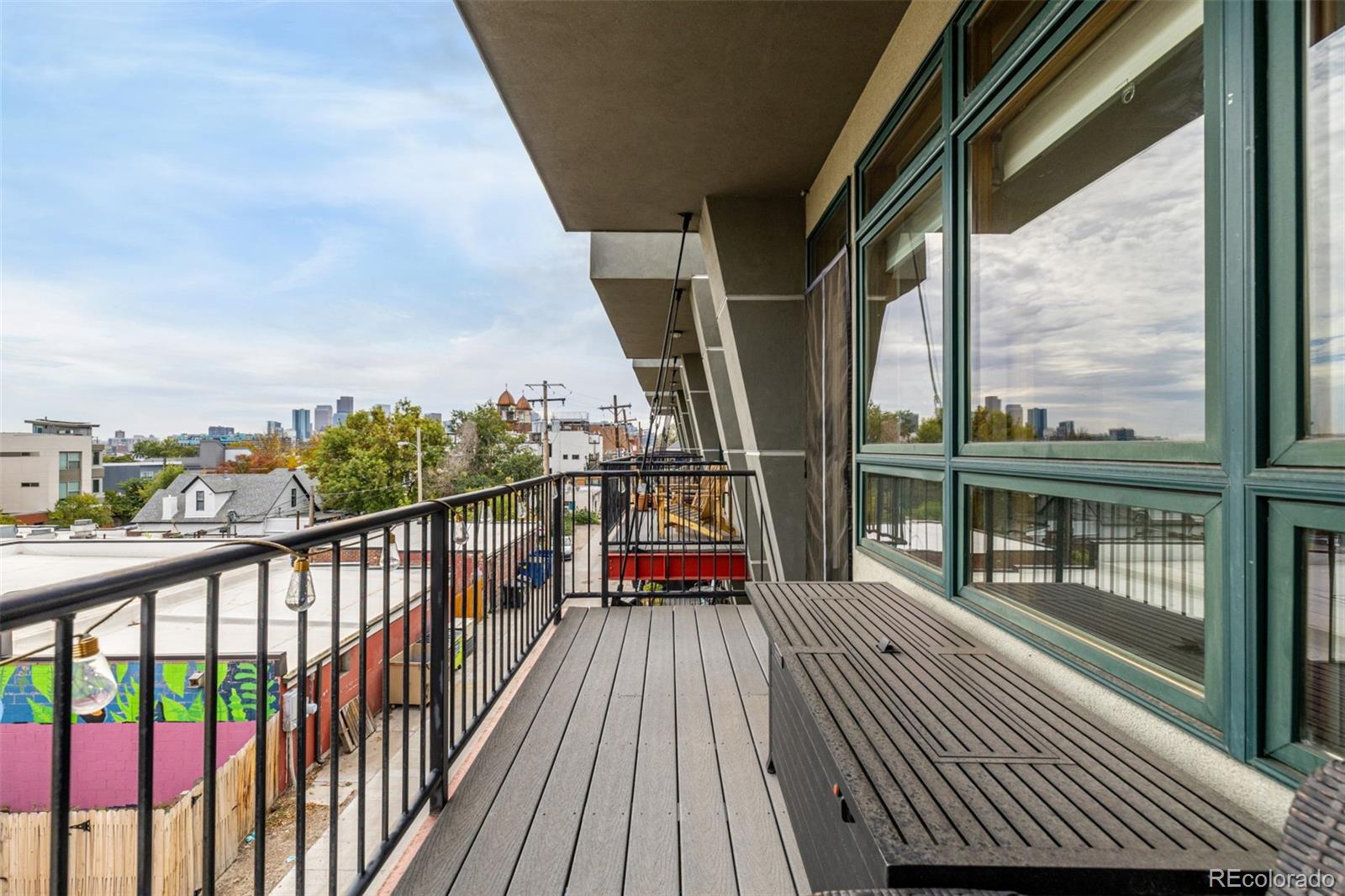 1550 W 37th Avenue