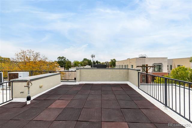 1550 W 37th Avenue