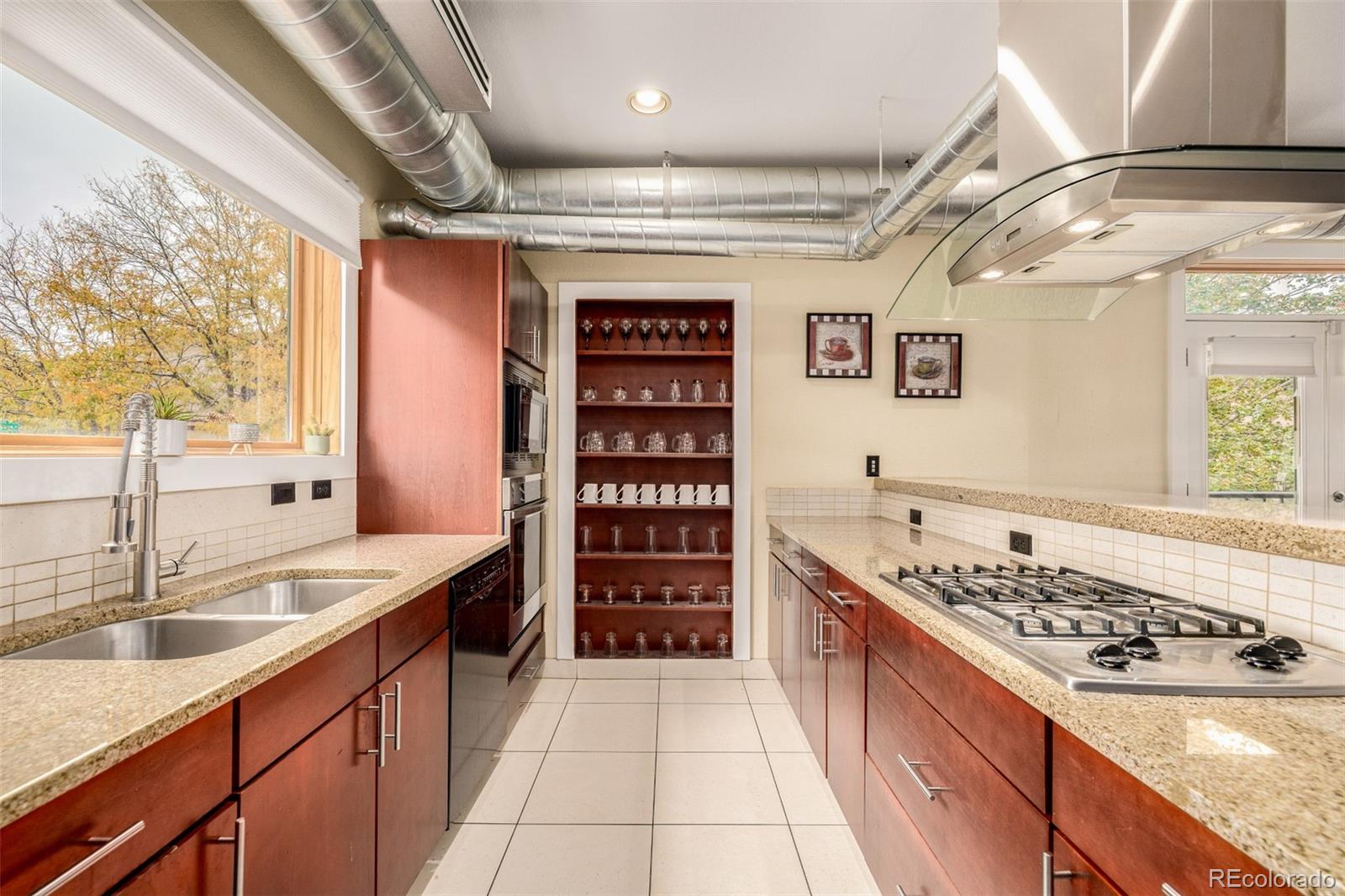 1550 W 37th Avenue