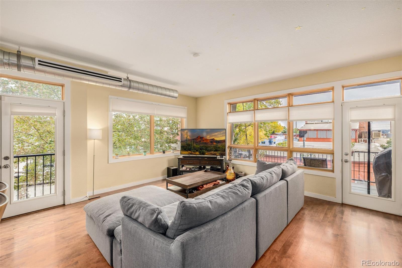 1550 W 37th Avenue