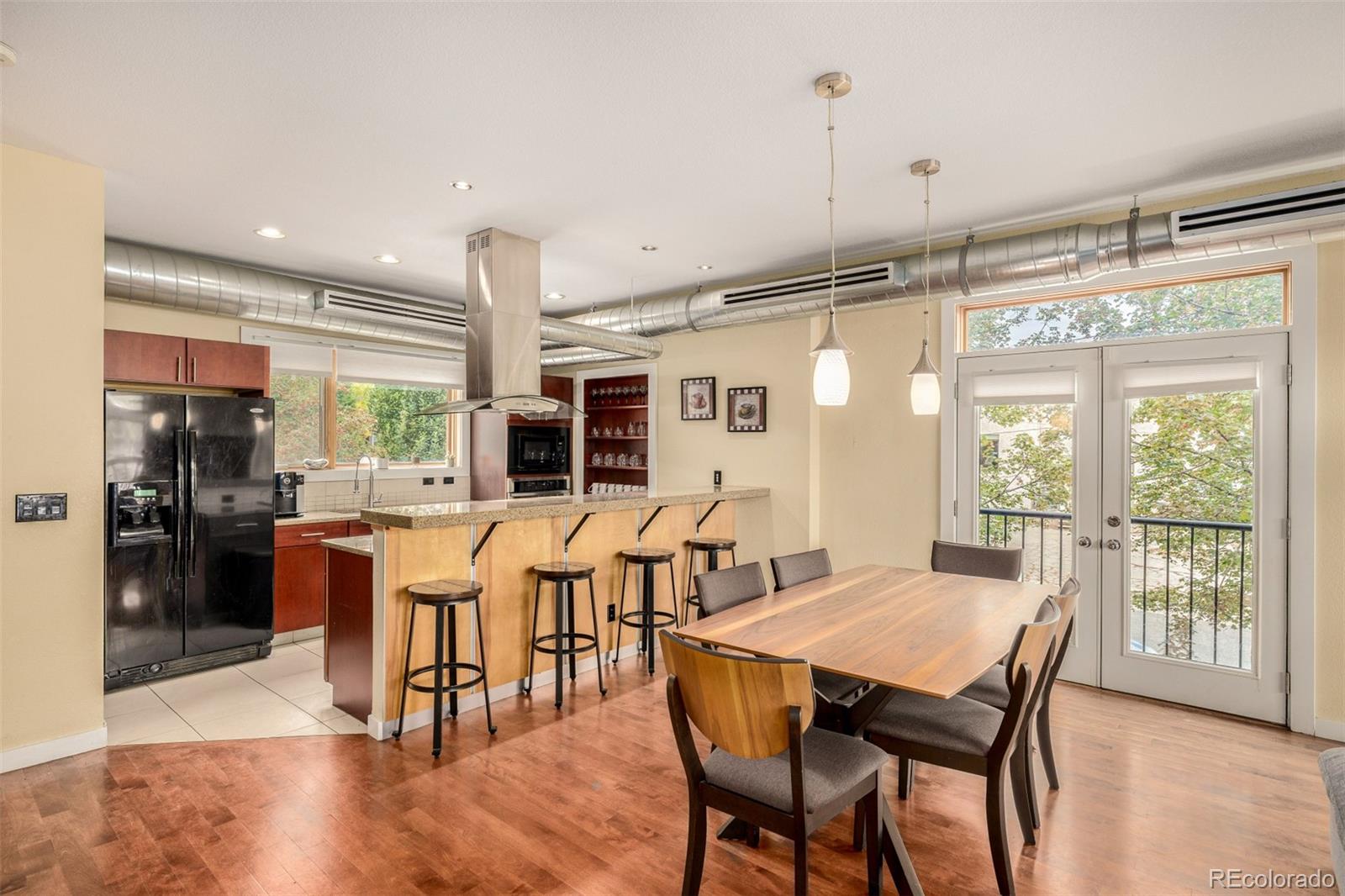 1550 W 37th Avenue