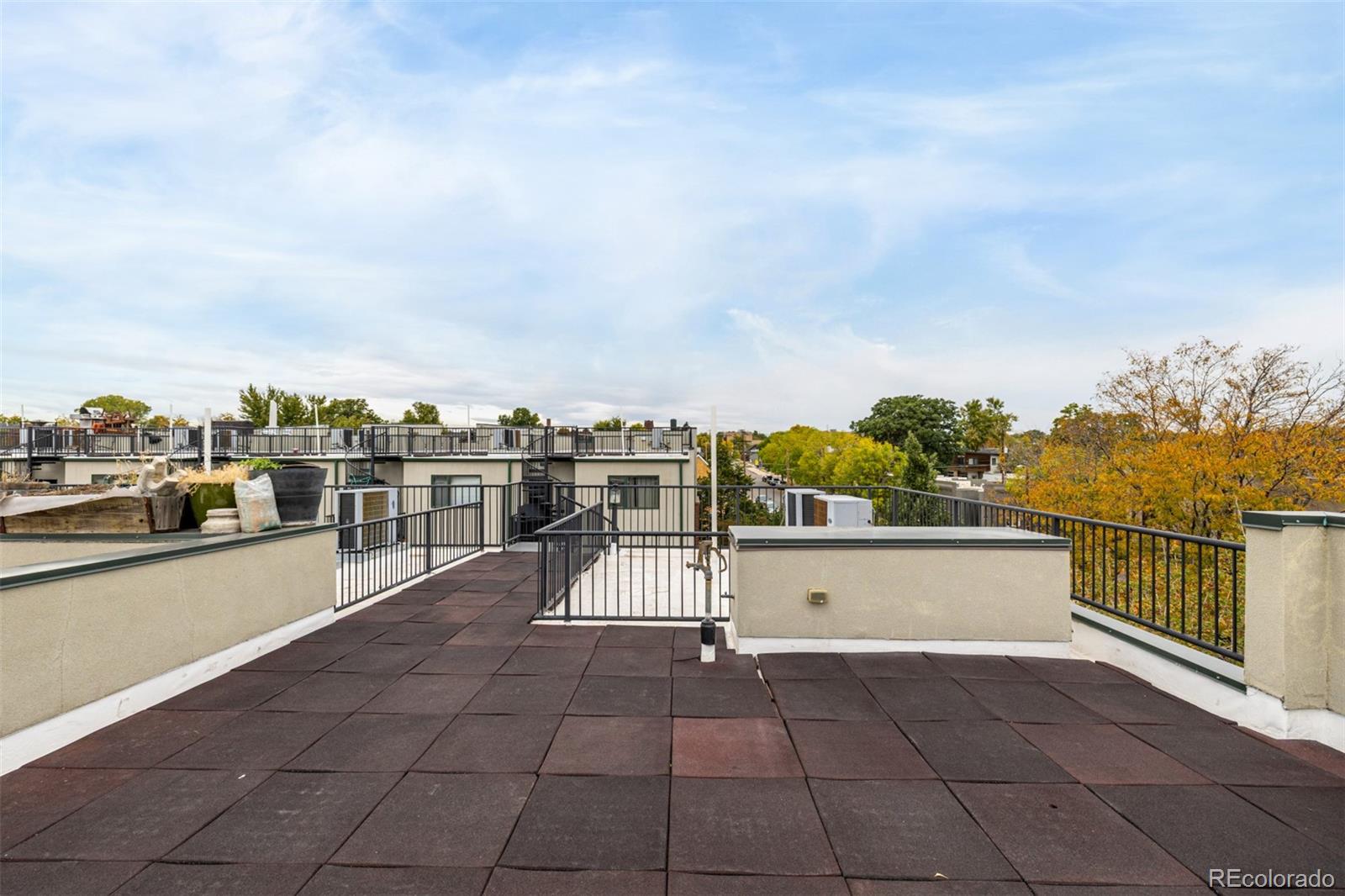 1550 W 37th Avenue