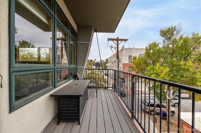 1550 W 37th Avenue