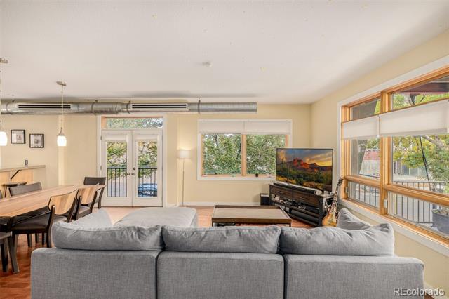 1550 W 37th Avenue