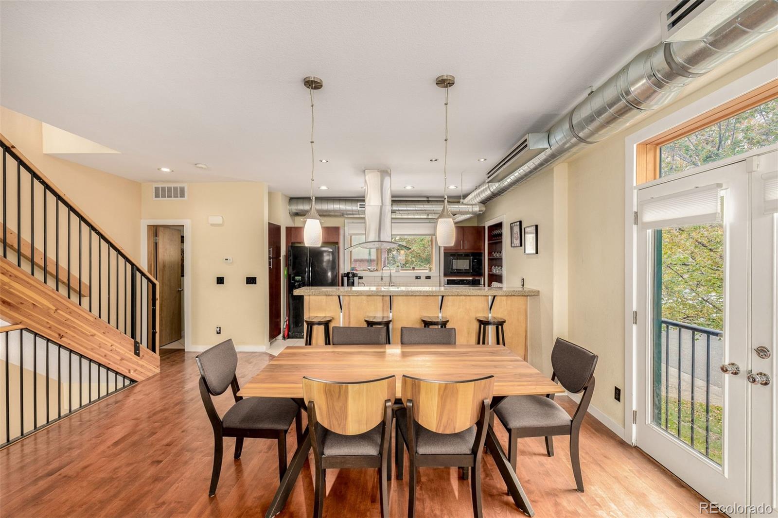 1550 W 37th Avenue