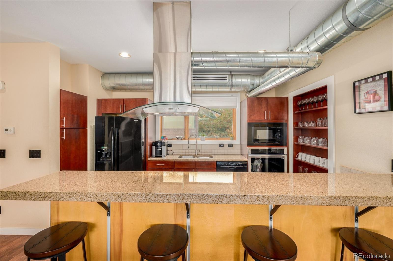 1550 W 37th Avenue