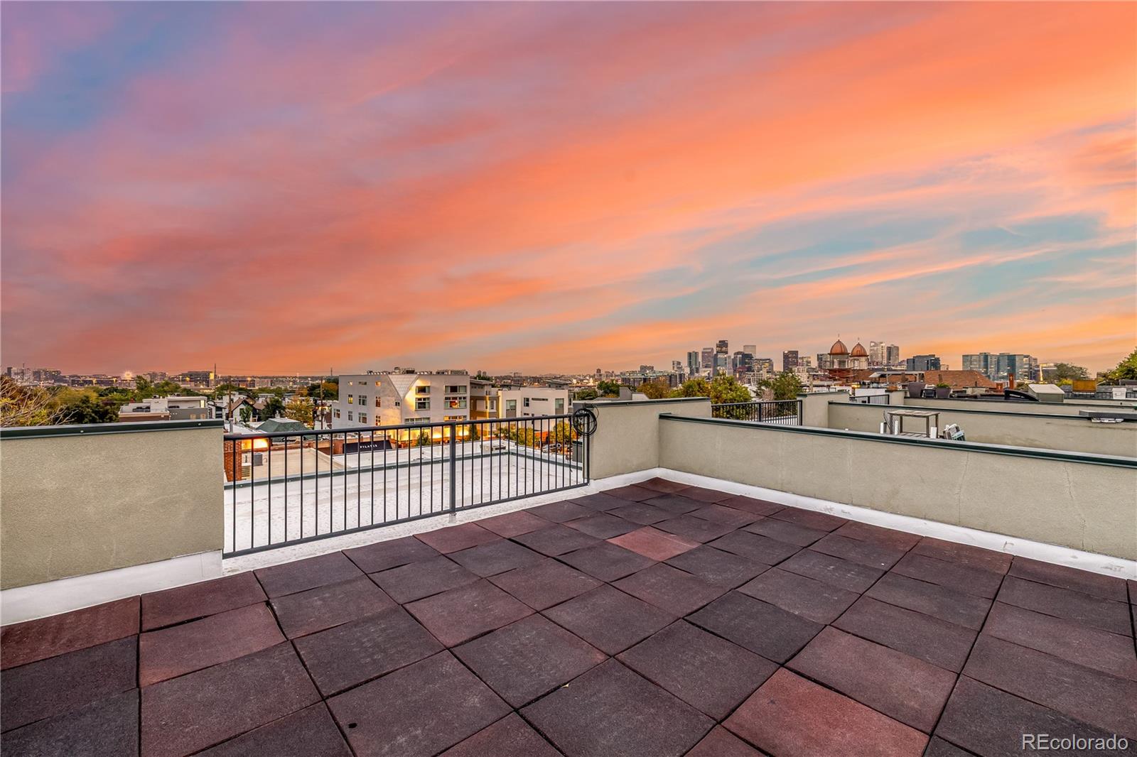 1550 W 37th Avenue