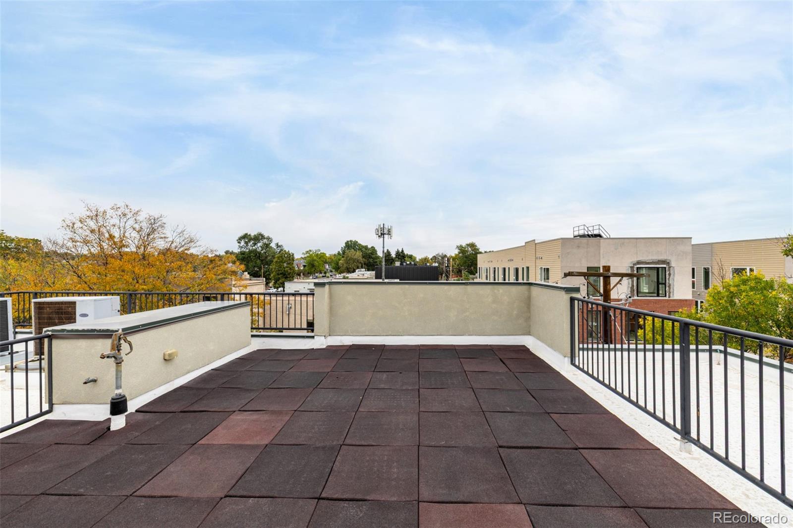 1550 W 37th Avenue