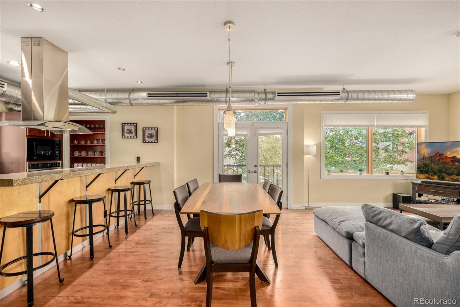 1550 W 37th Avenue