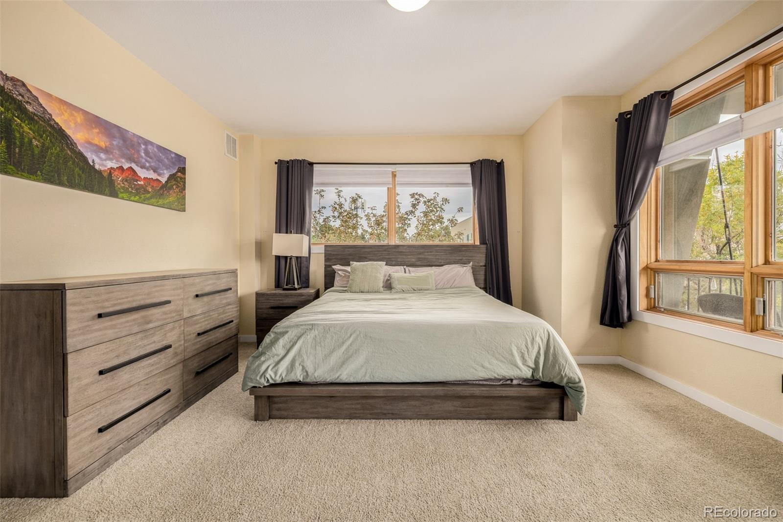 1550 W 37th Avenue