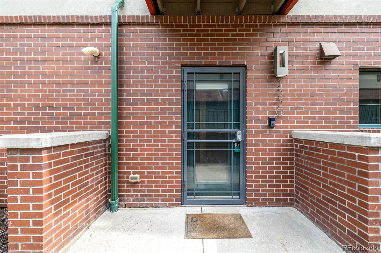1550 W 37th Avenue