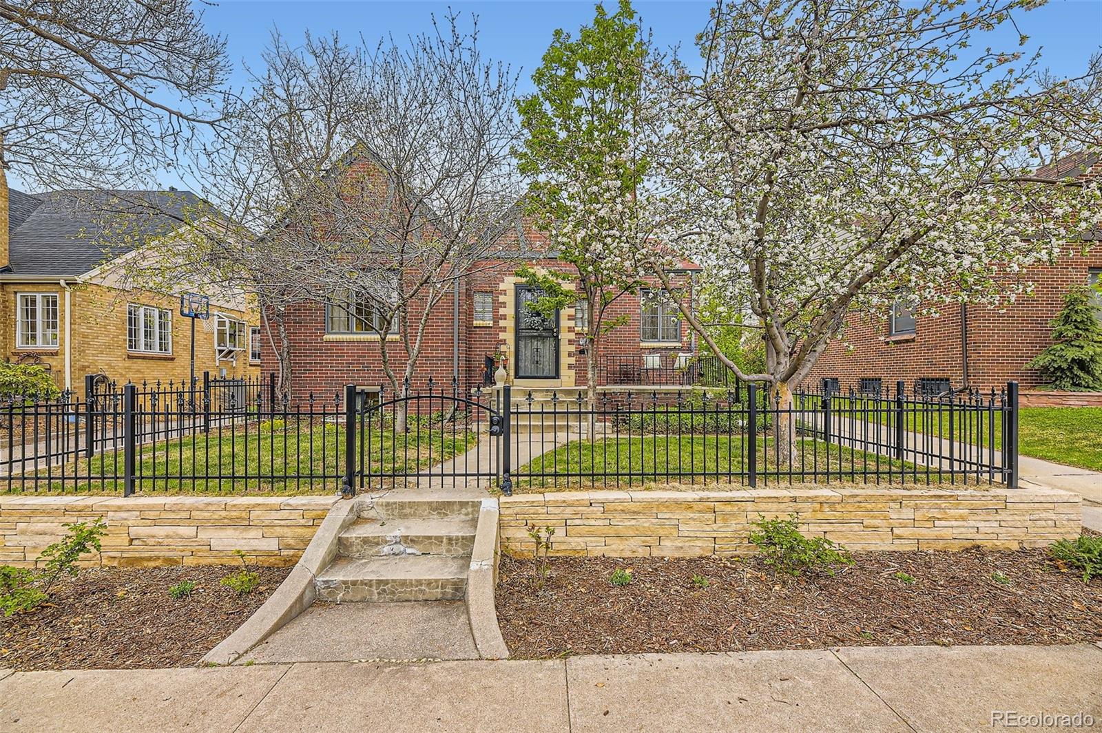 944 S Euclid Way