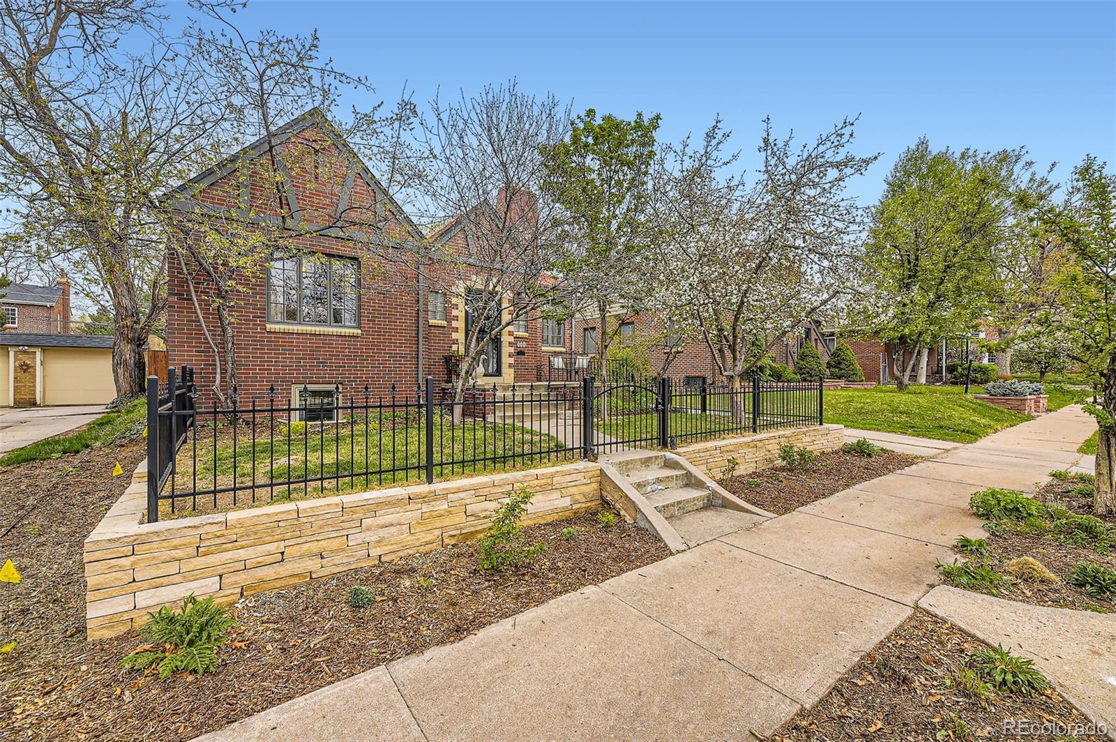 944 S Euclid Way