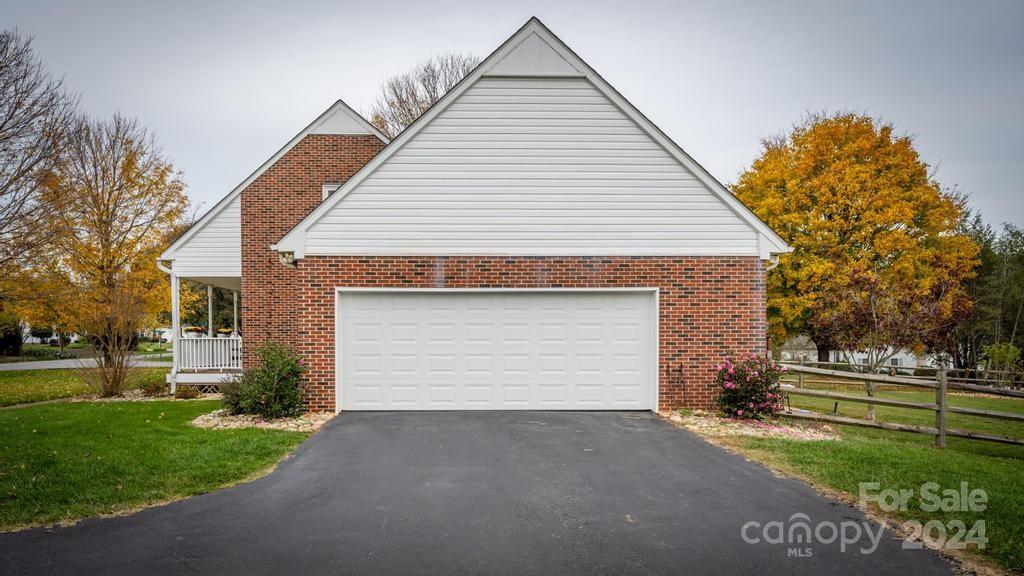 326 Thistle Lane