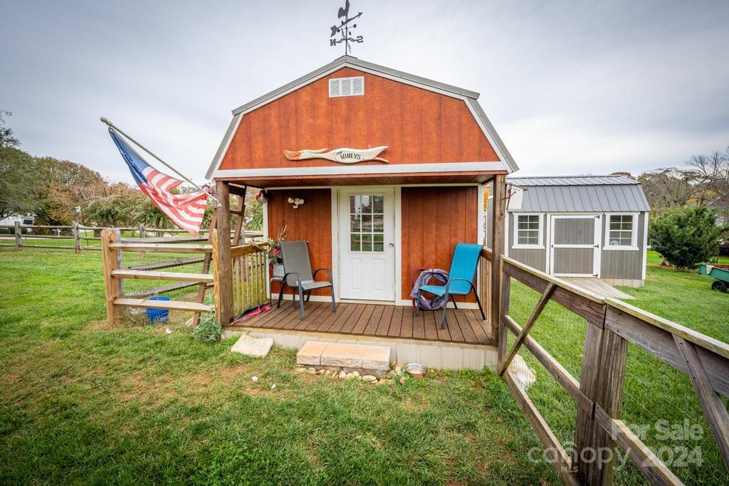 326 Thistle Lane