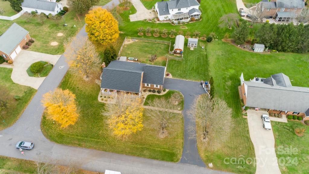 326 Thistle Lane