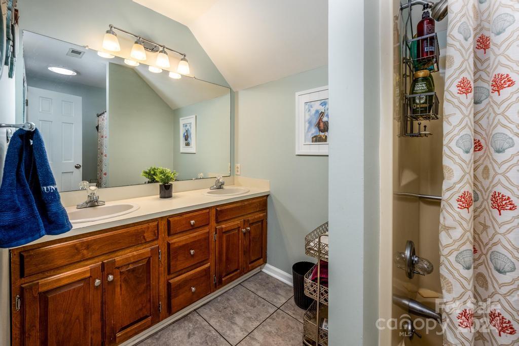 326 Thistle Lane