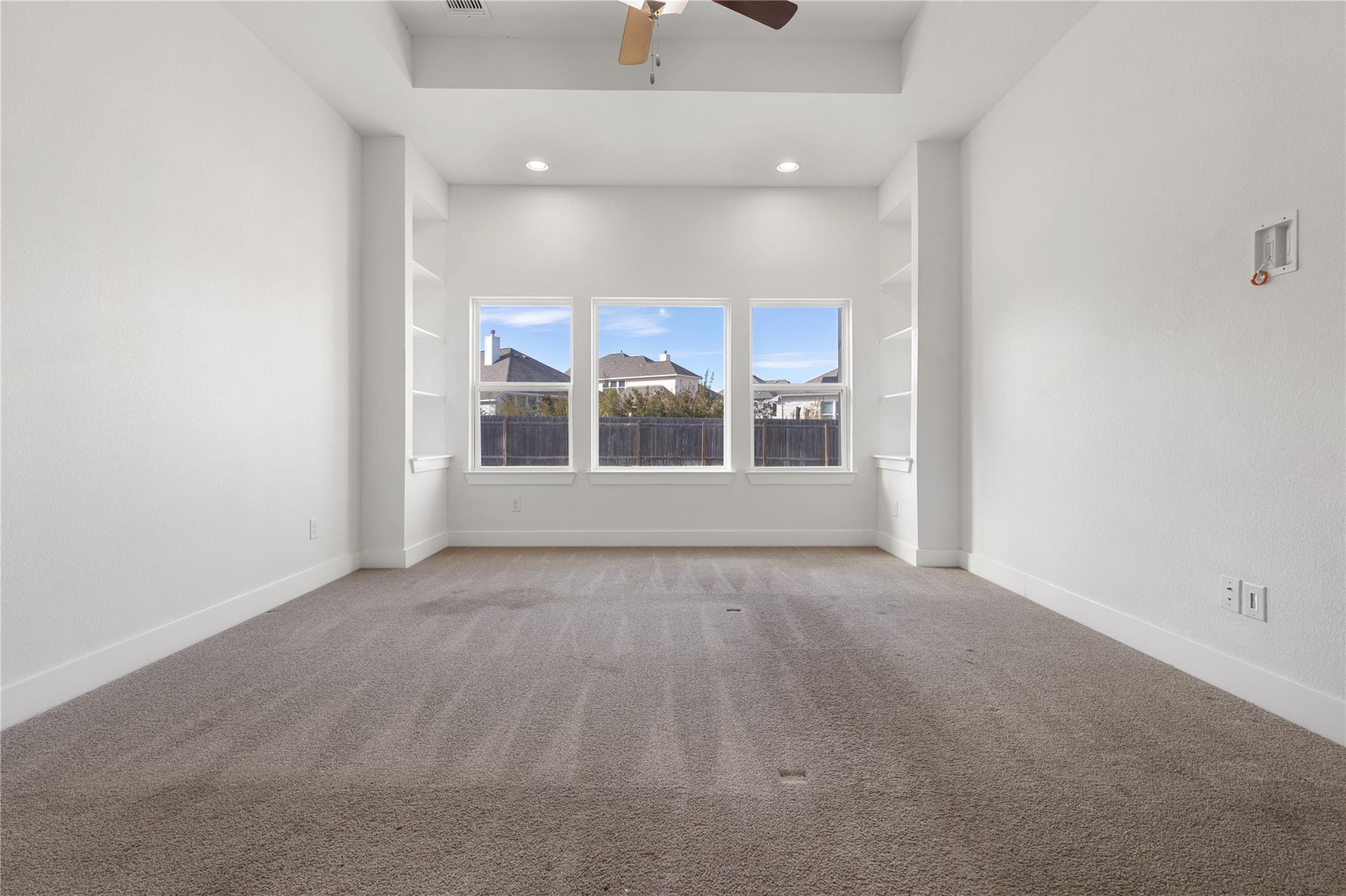 819 Great Lawn BND