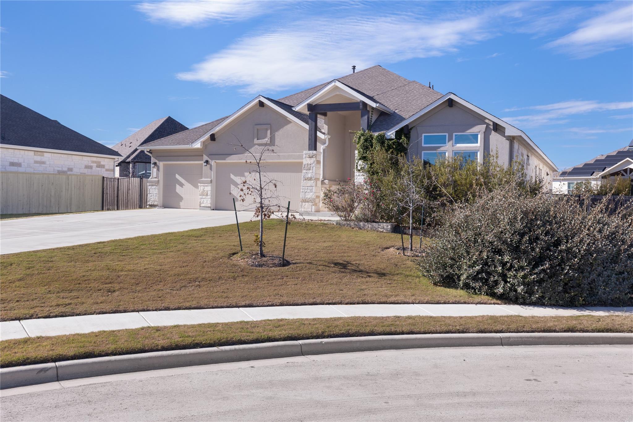 819 Great Lawn BND