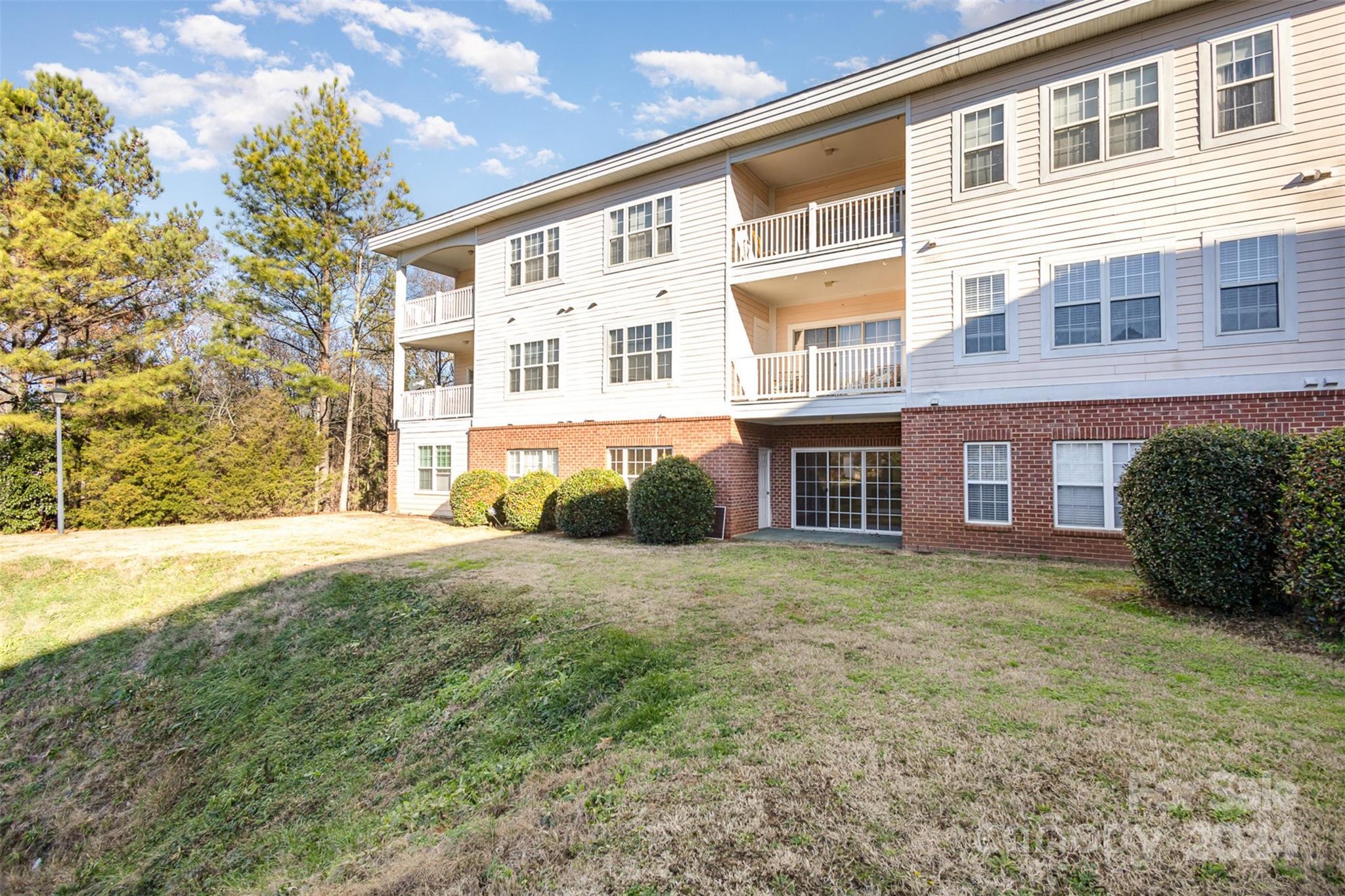 9315 Meadow Vista Road