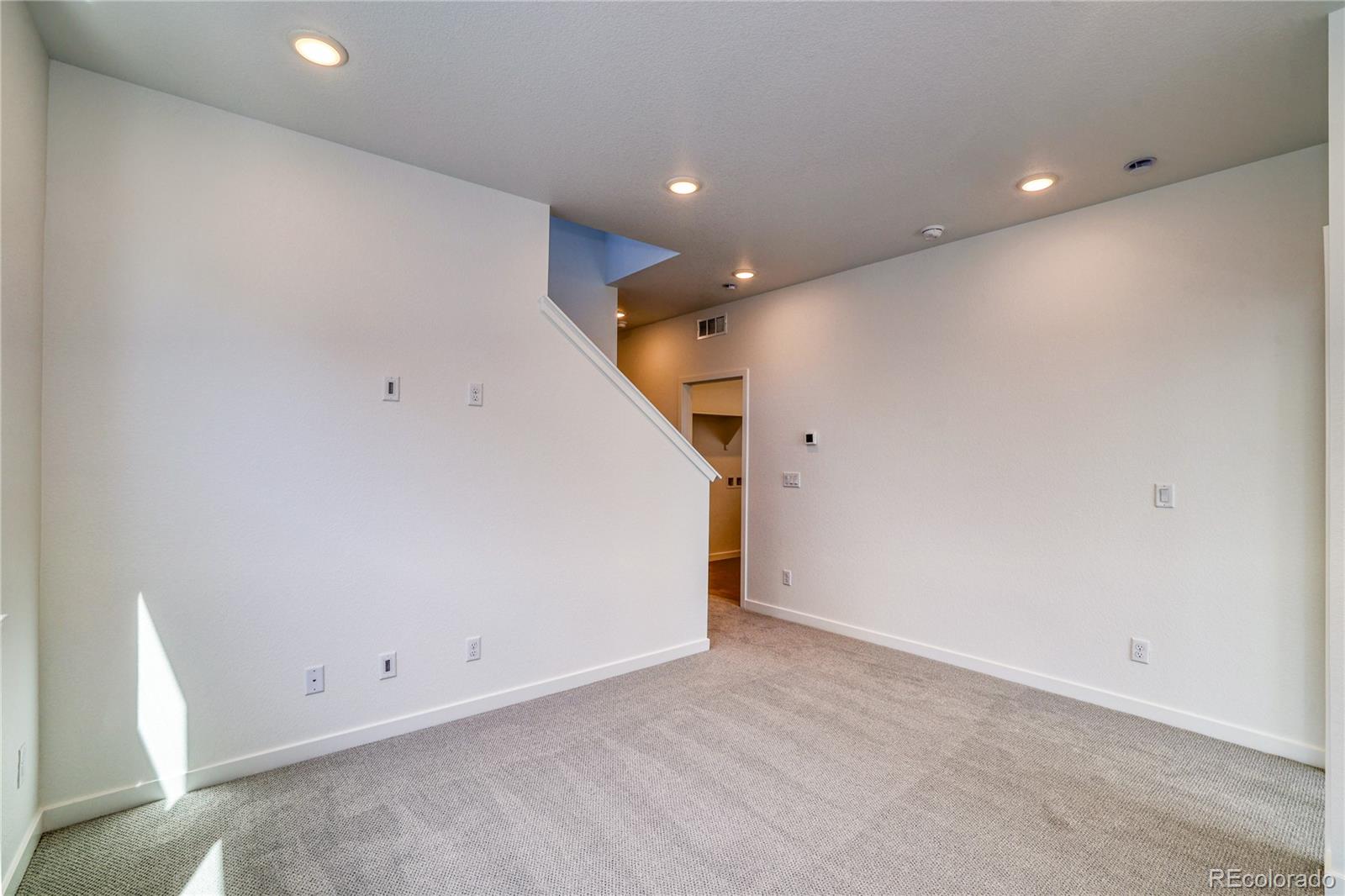 8669 Middle Fork Street