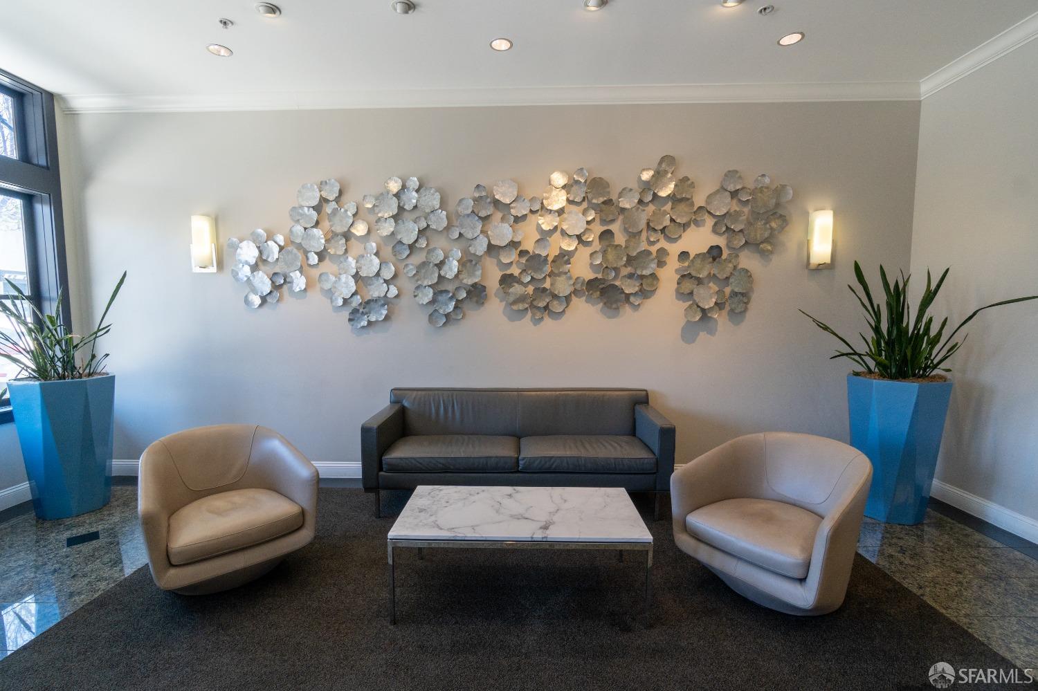 140 S South Van Ness Avenue # 819