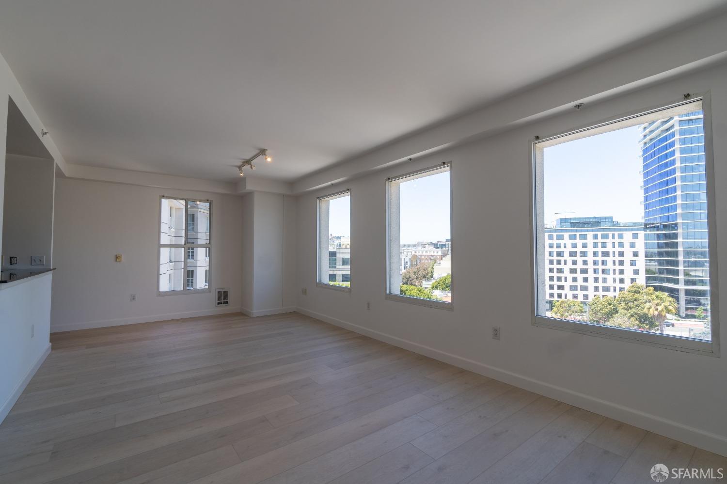 140 S South Van Ness Avenue # 819