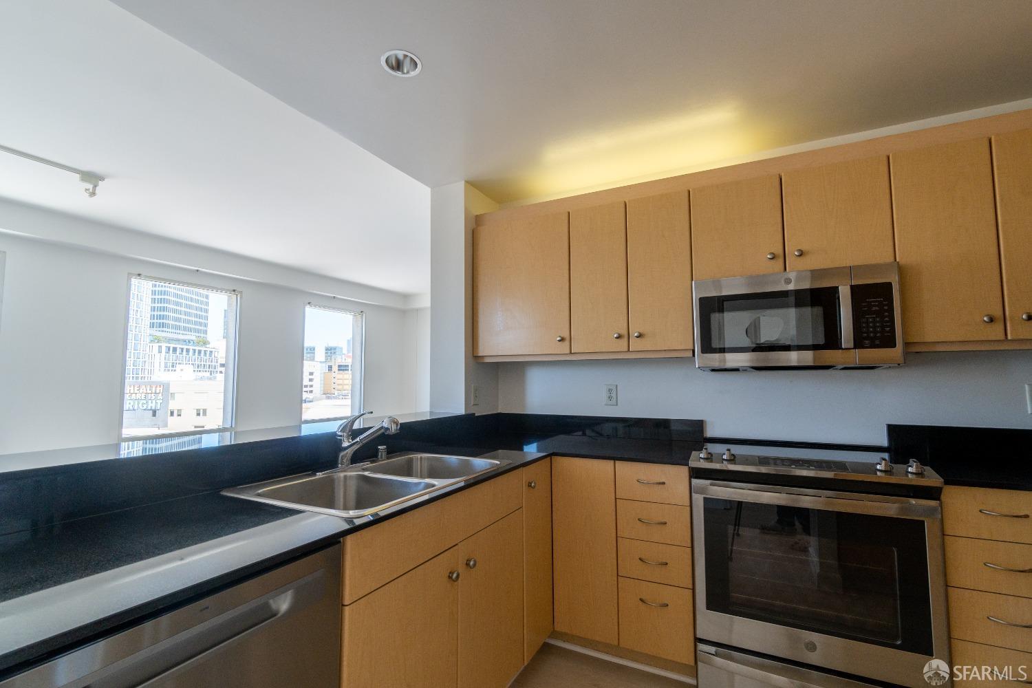 140 S South Van Ness Avenue # 819