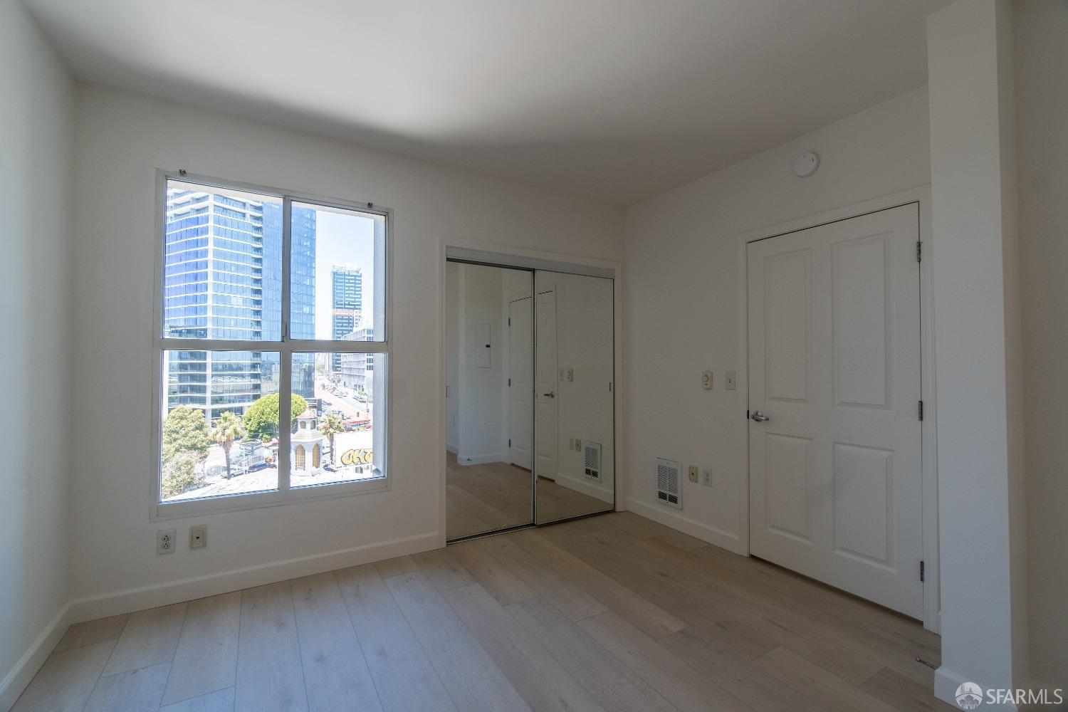 140 S South Van Ness Avenue # 819