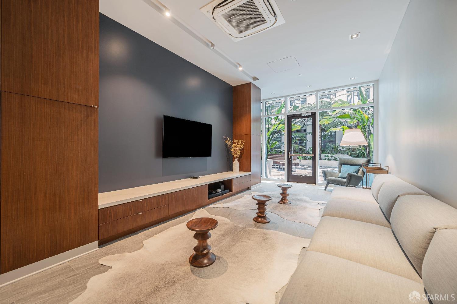 1688 Pine Street # W902