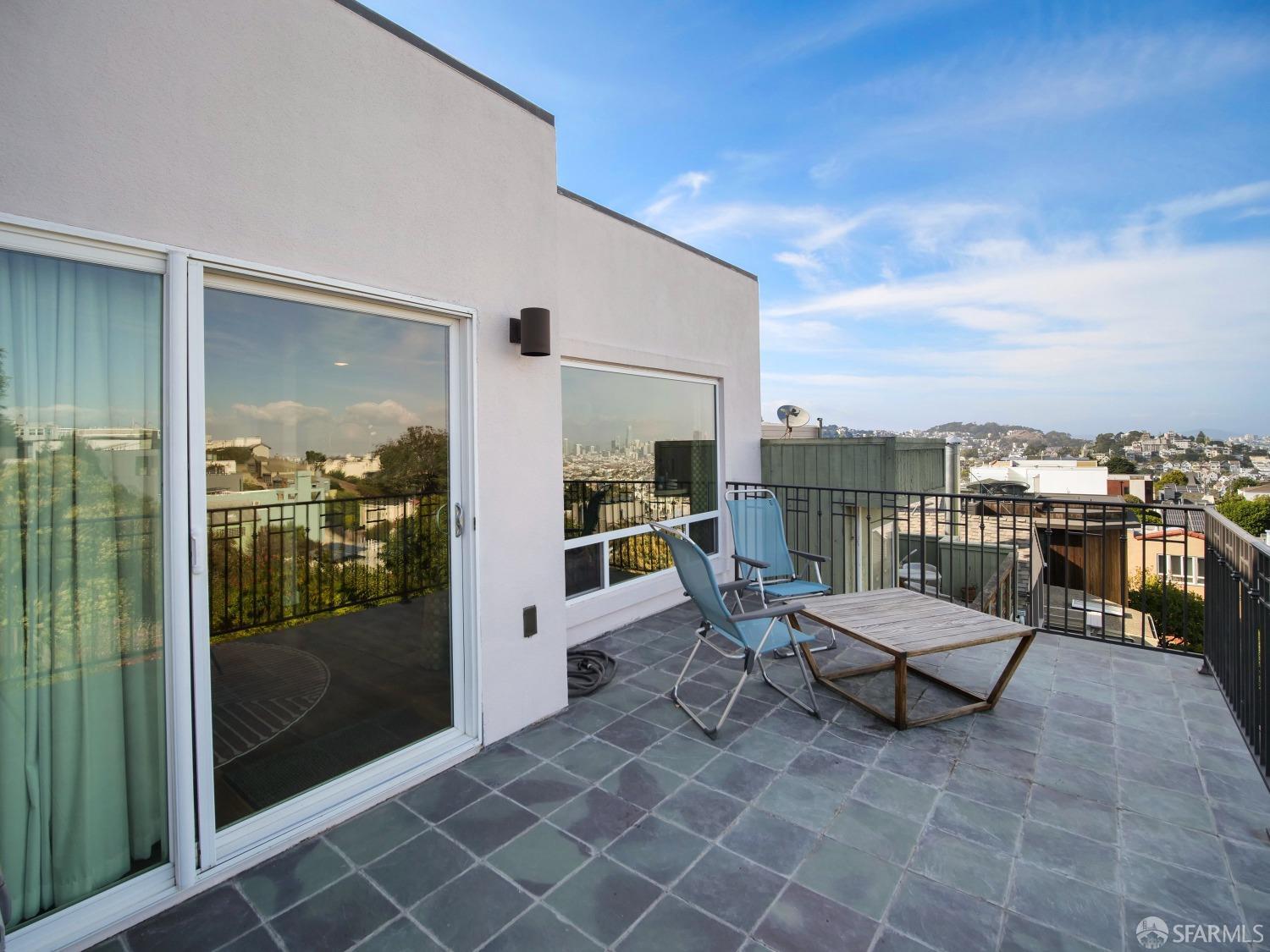 1527 Diamond Street