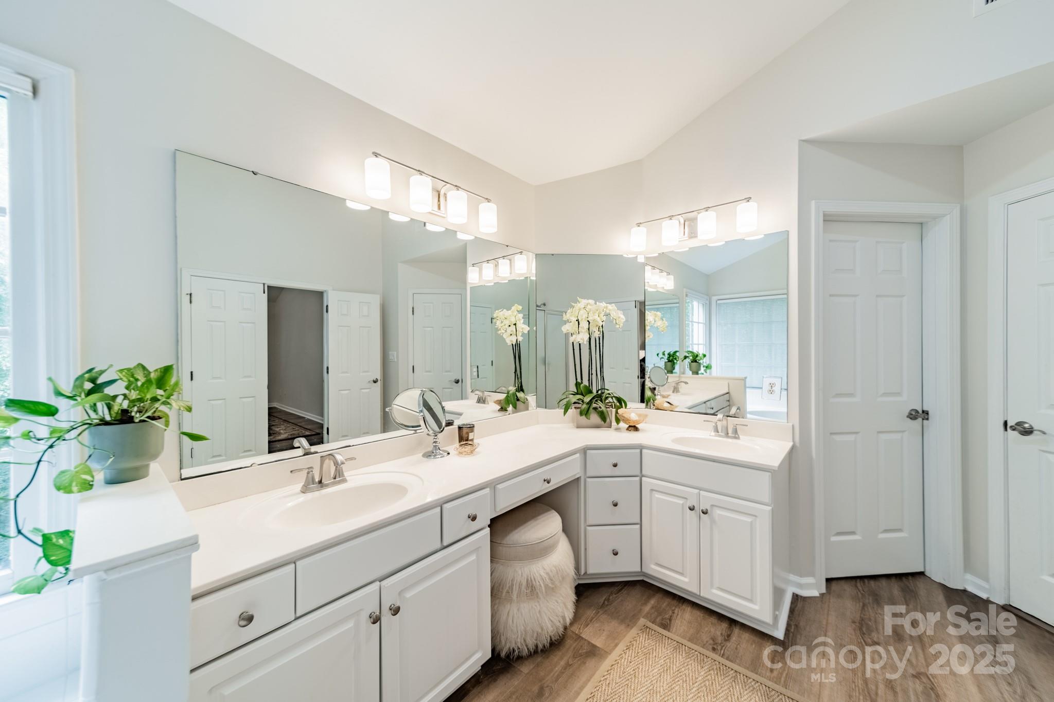 2907 Notchview Court
