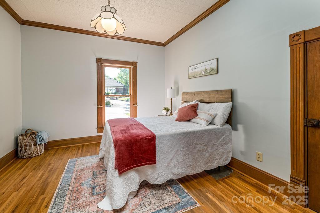 328 E Center Avenue
