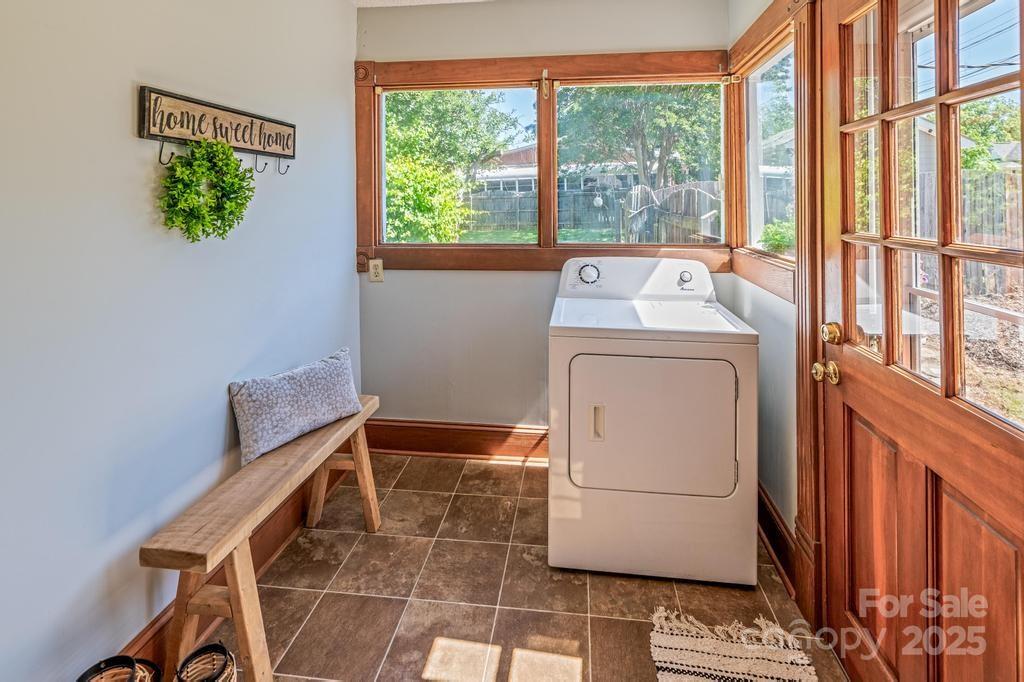 328 E Center Avenue