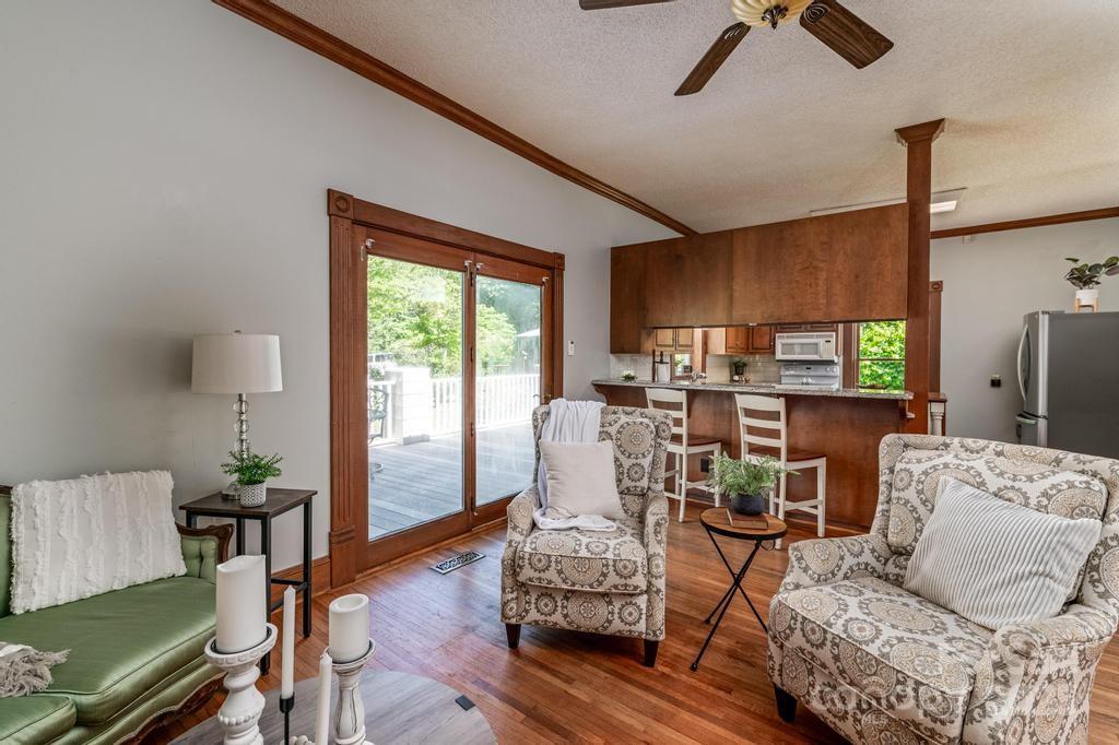 328 E Center Avenue