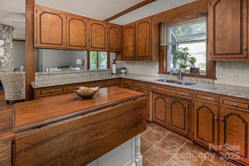 328 E Center Avenue