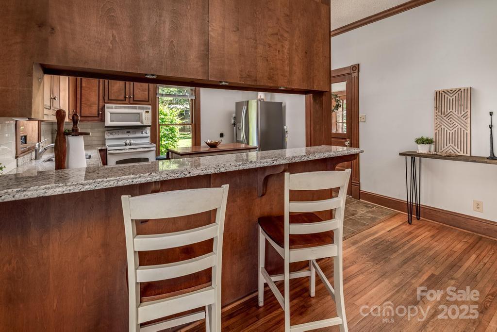 328 E Center Avenue