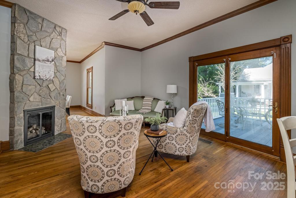 328 E Center Avenue