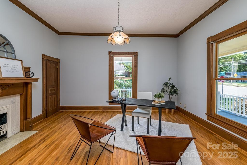 328 E Center Avenue