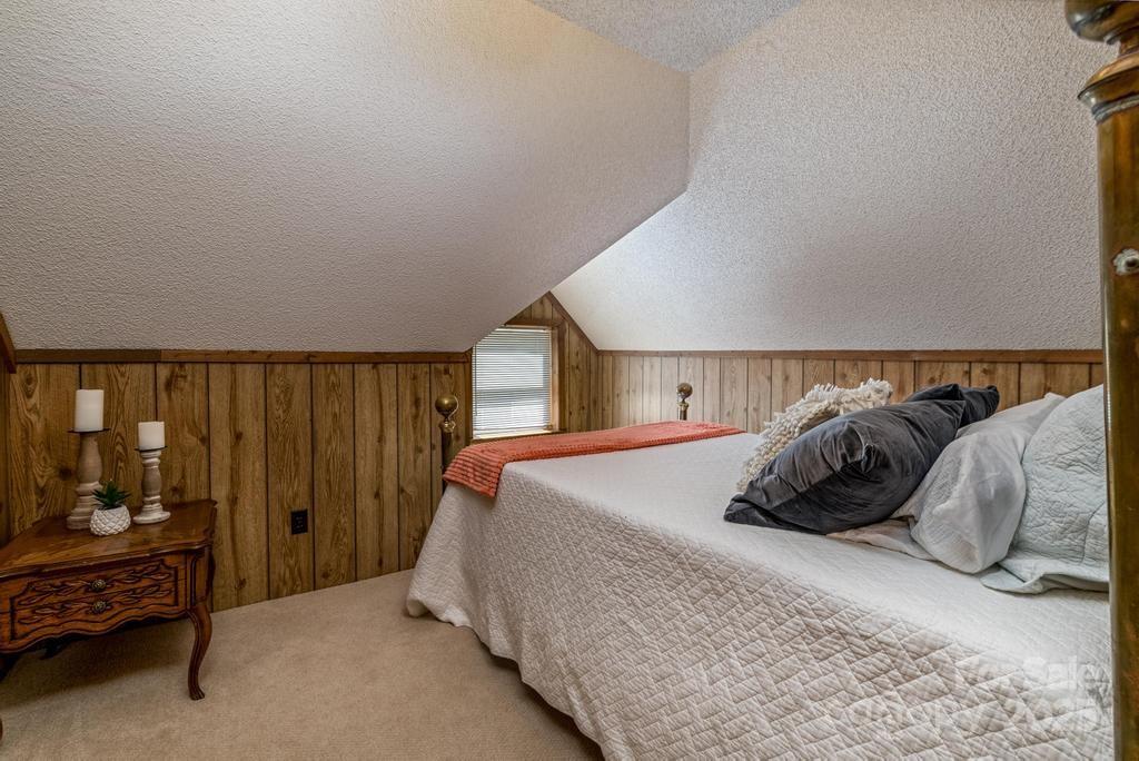 328 E Center Avenue