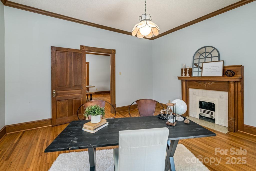 328 E Center Avenue