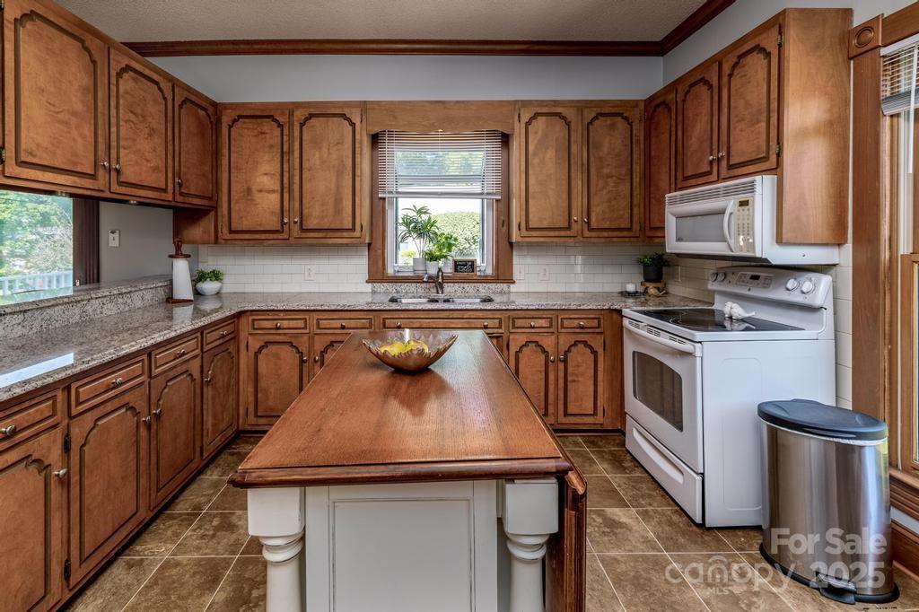 328 E Center Avenue