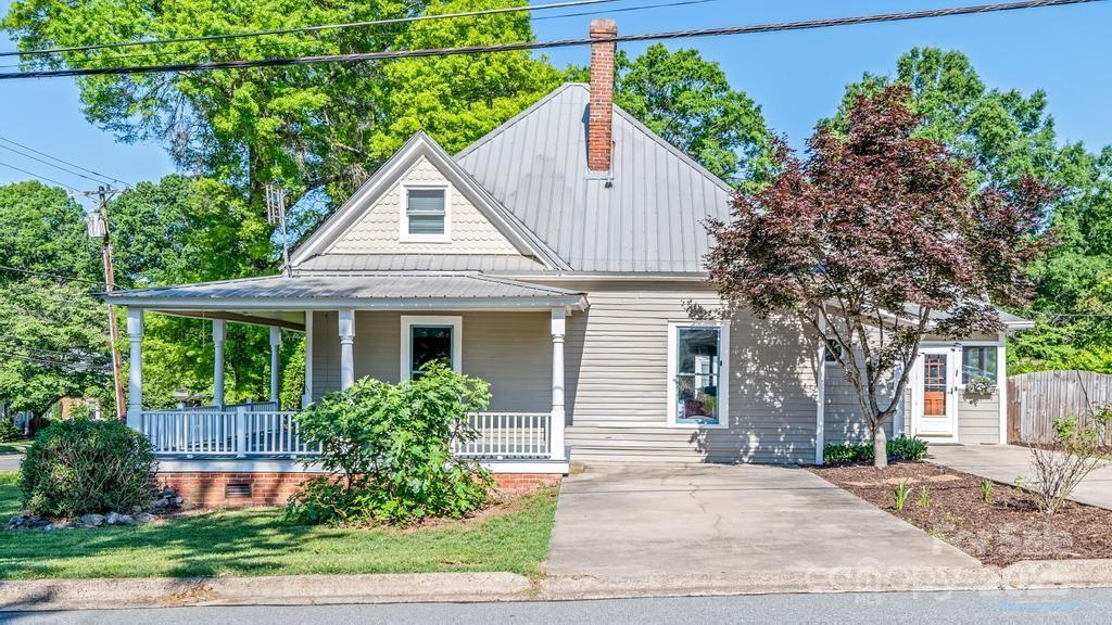 328 E Center Avenue