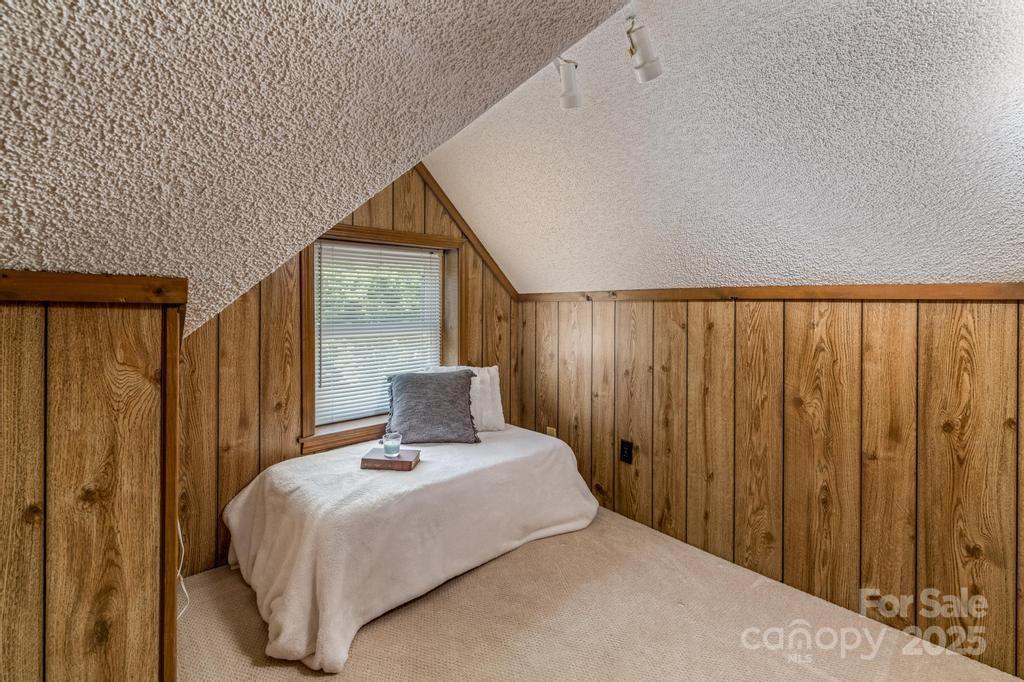328 E Center Avenue