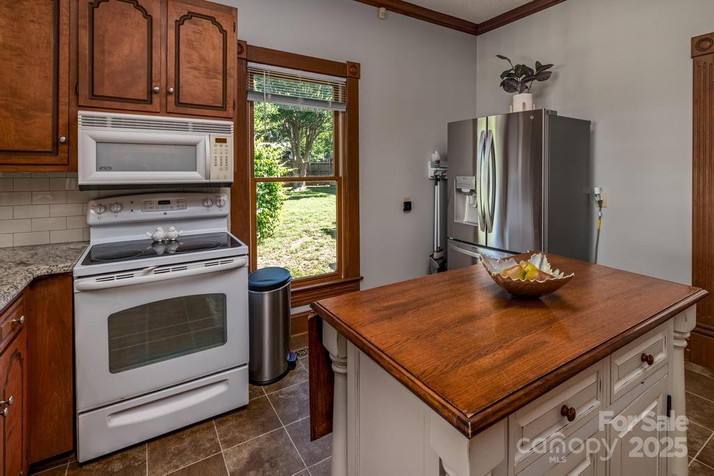 328 E Center Avenue