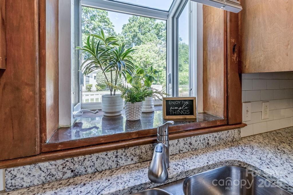 328 E Center Avenue