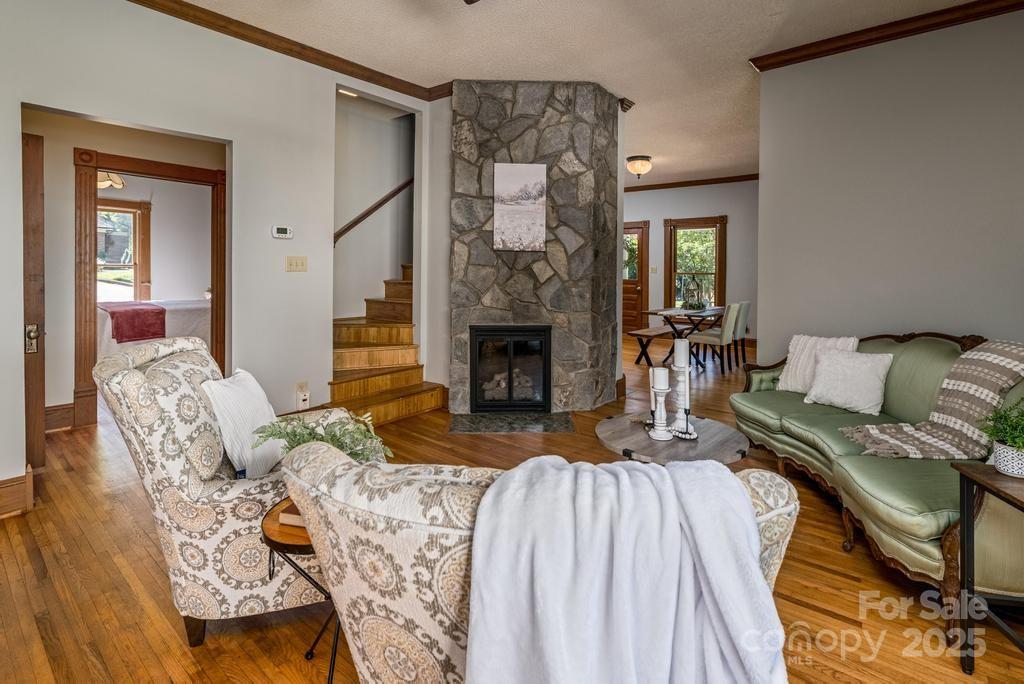 328 E Center Avenue