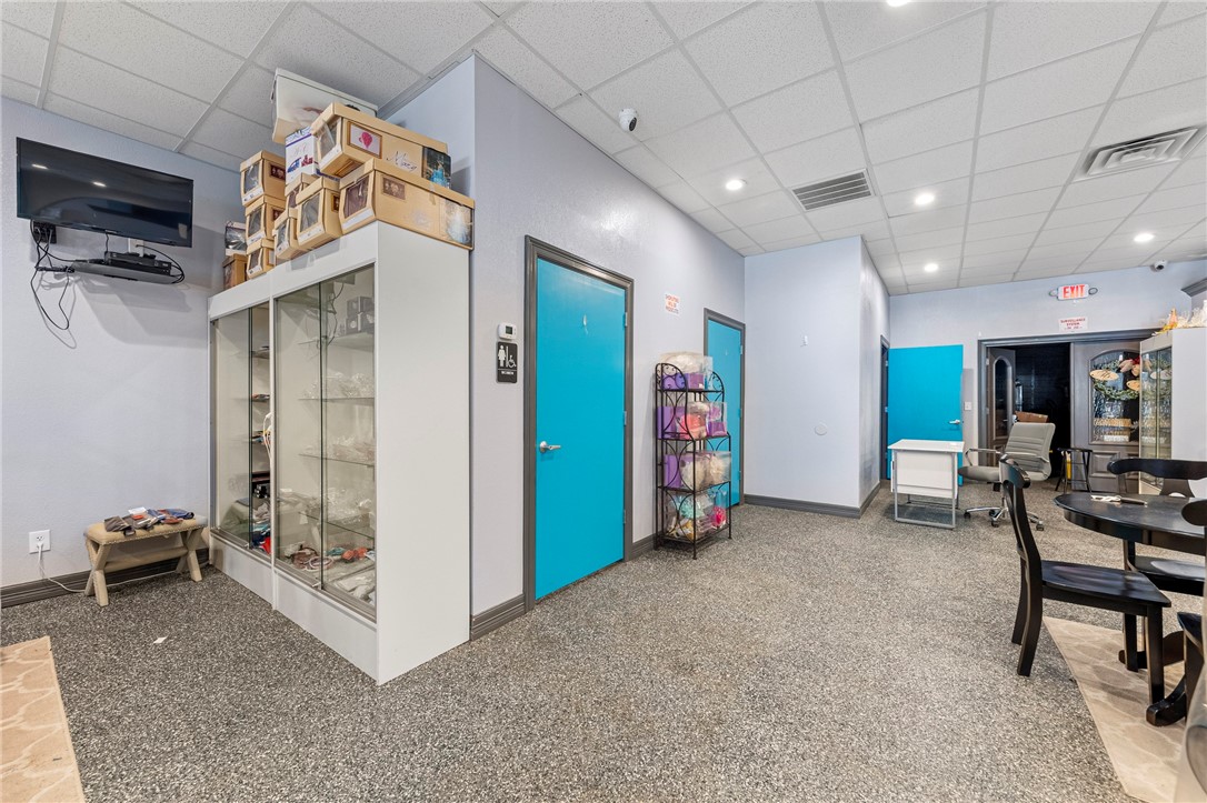417 E Avenue B St
